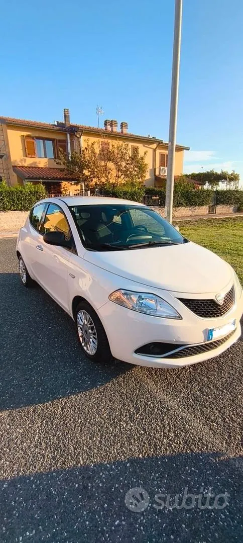 Lancia Ypsilon