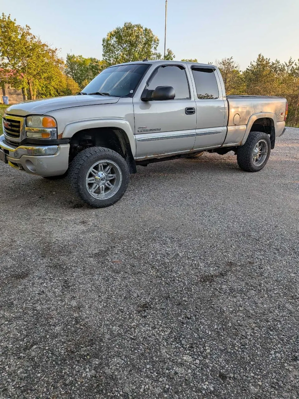 GMC Sierra 2500Hd 2004 photo 2