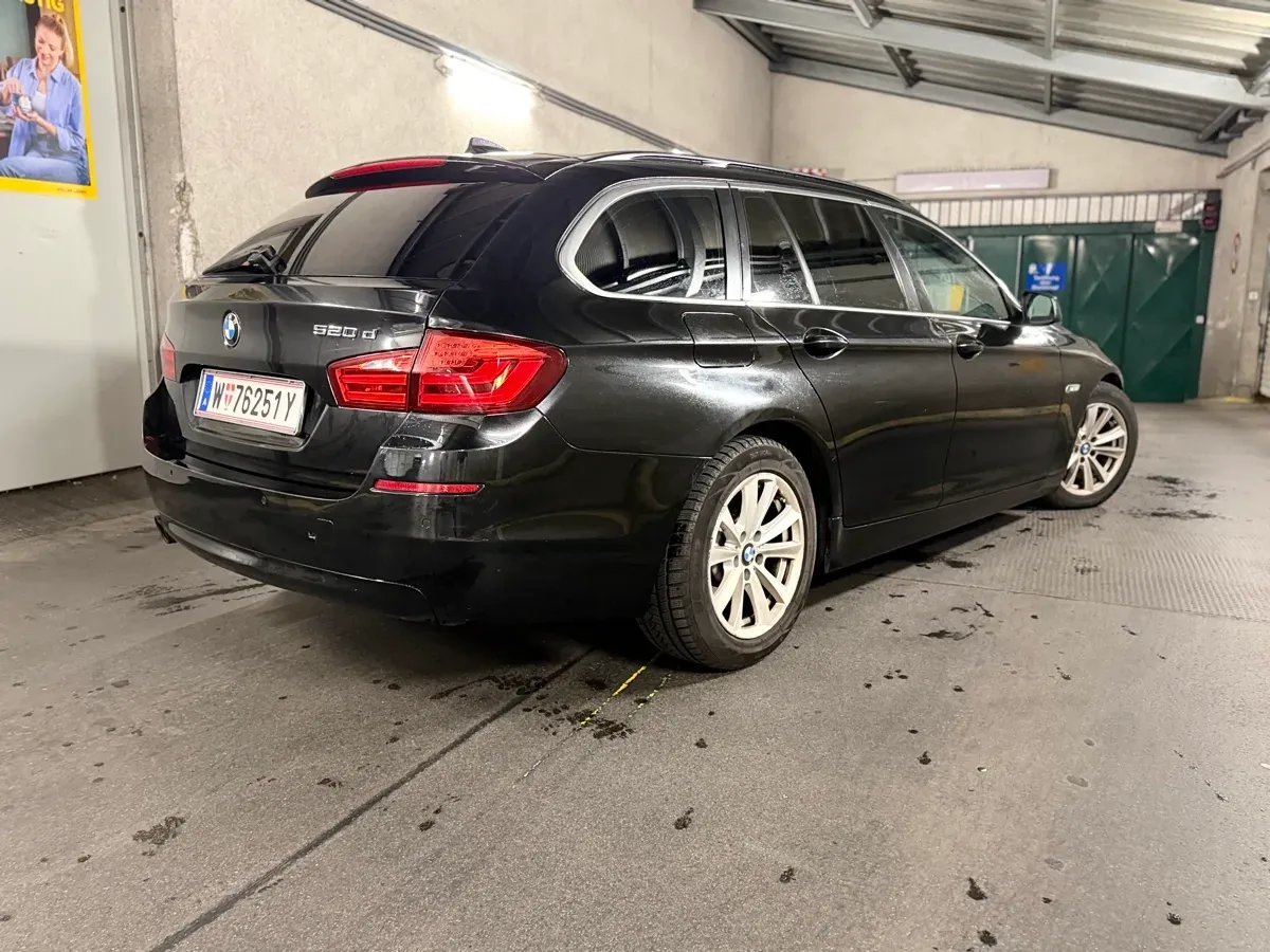 BMW 5 Series 2011 photo 2