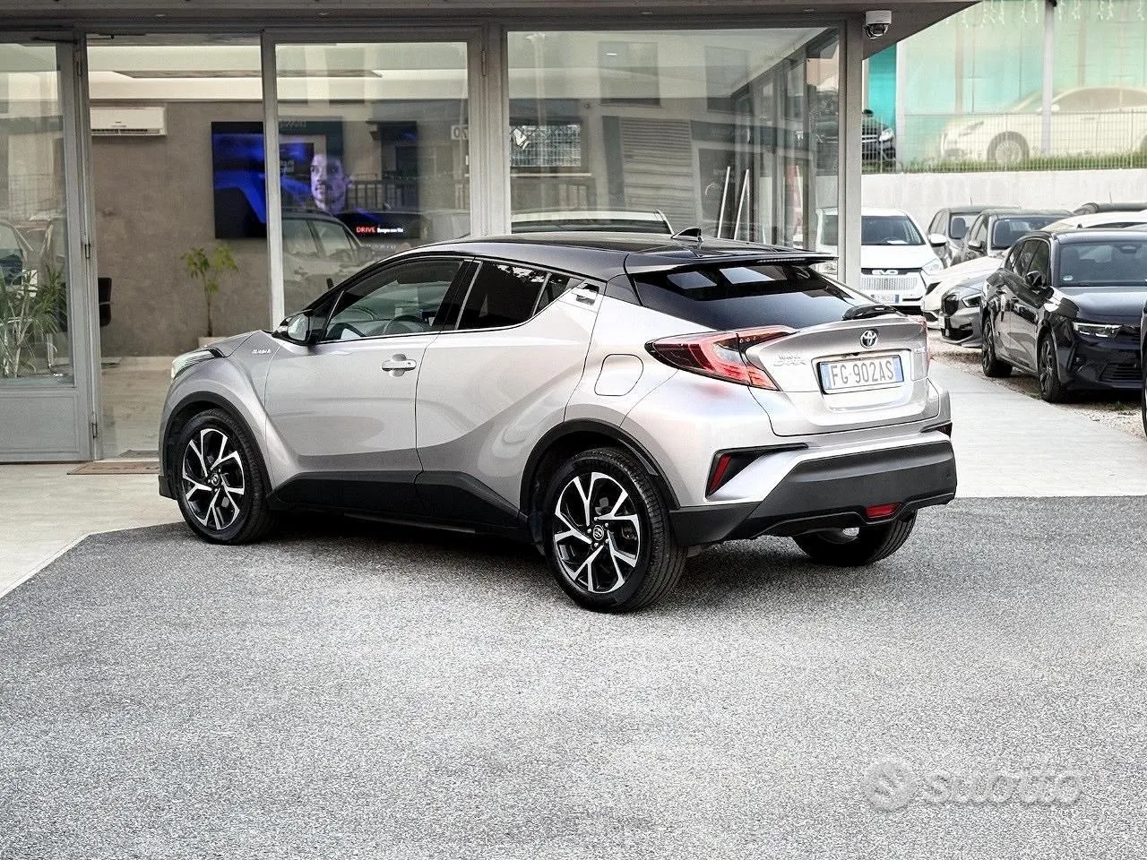 Toyota C-Hr 2016 photo 4