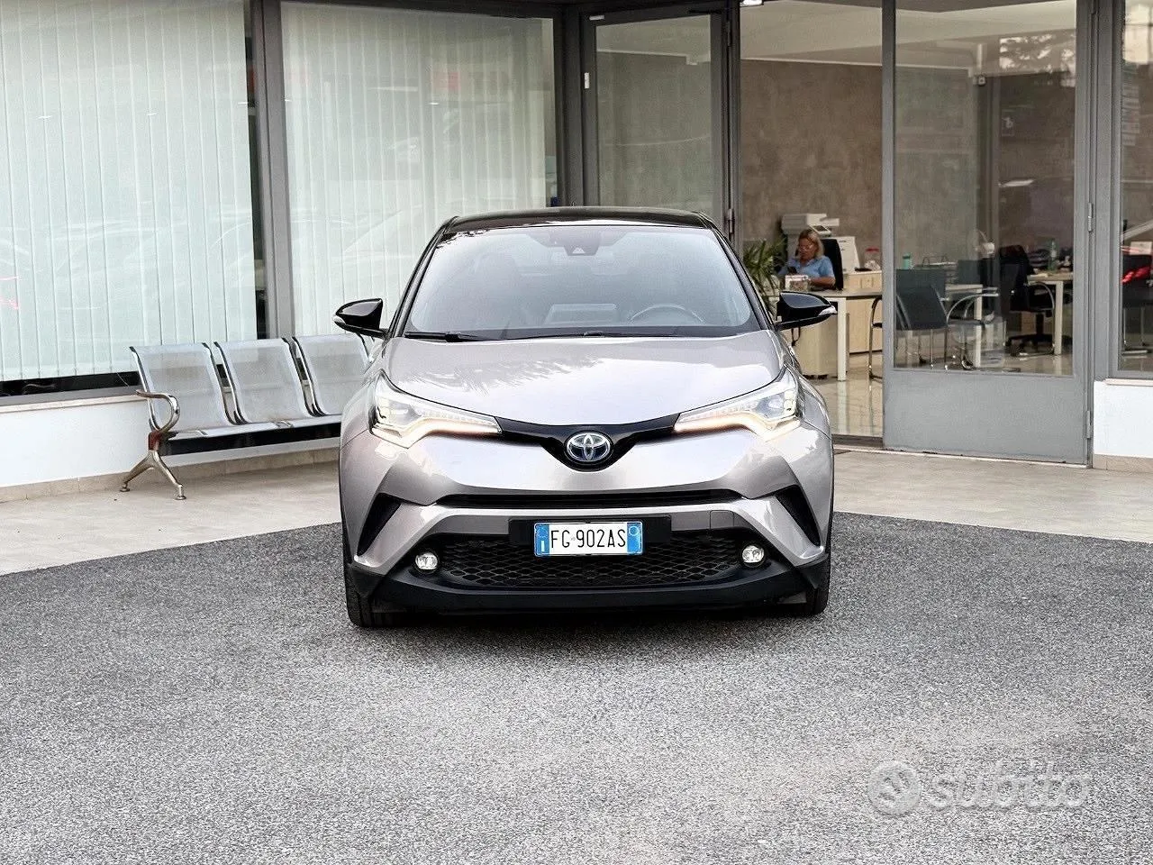 Toyota C-Hr 2016 photo 2