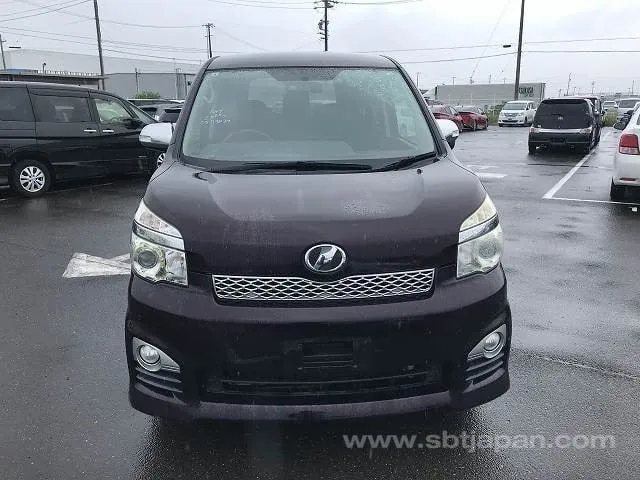 Toyota Voxy Zs 2013 photo 5