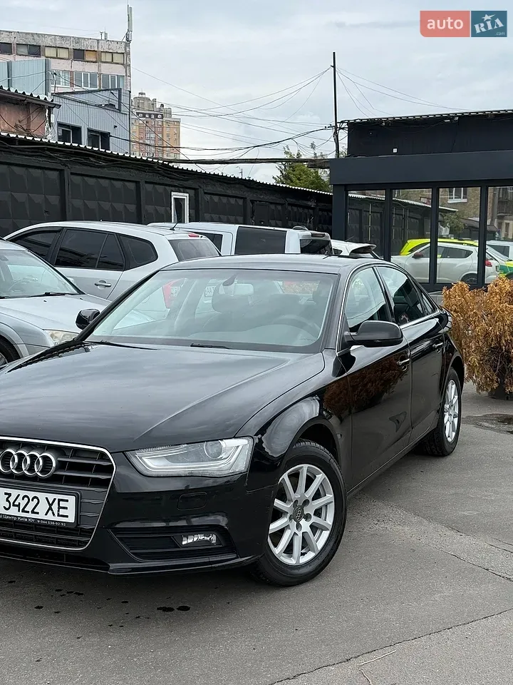 Audi A4 2012 photo 2