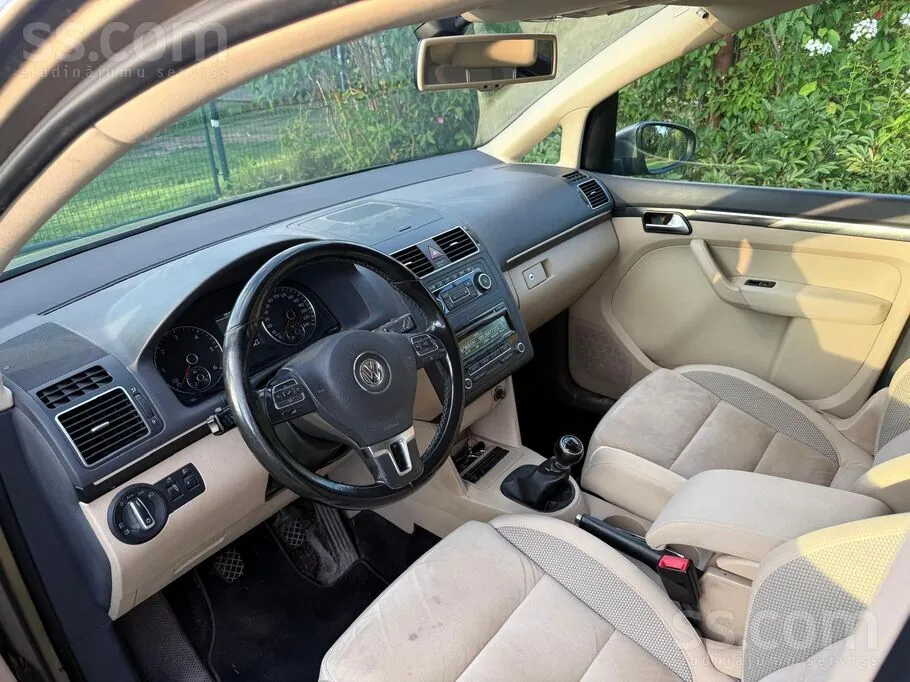Volkswagen Touran 2012 photo 5