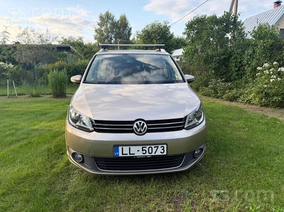 Volkswagen Touran 2012 photo 2