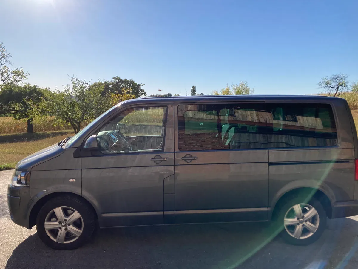 Volkswagen Caravelle 2012 photo 2