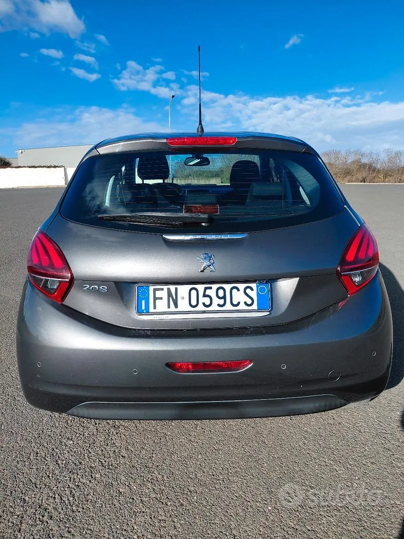 Peugeot 208 2018 photo 3