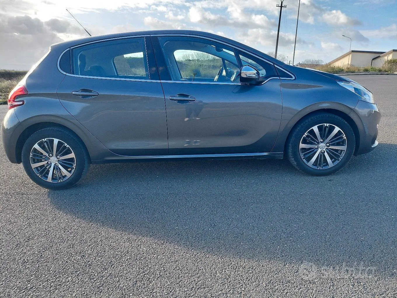 Peugeot 208 2018 photo 2