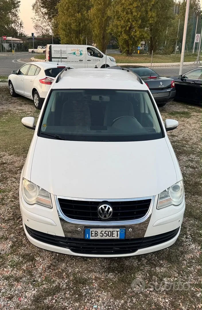 Volkswagen Touran 2010 photo 3