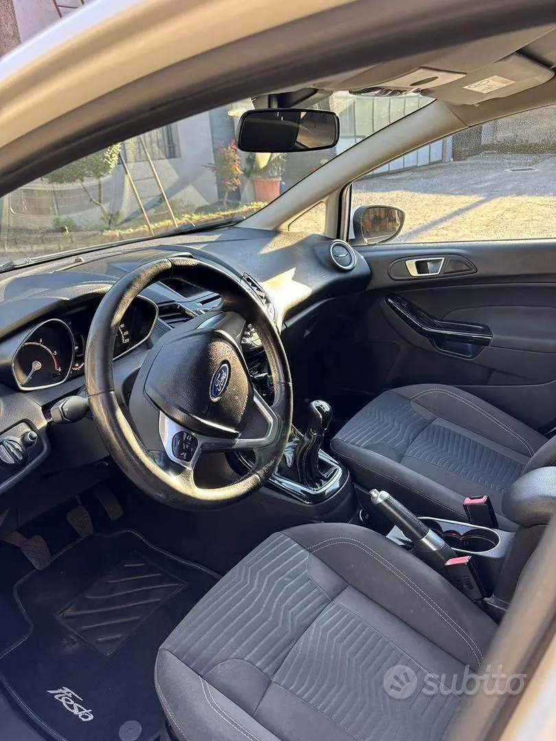 Ford Fiesta 2013 photo 3