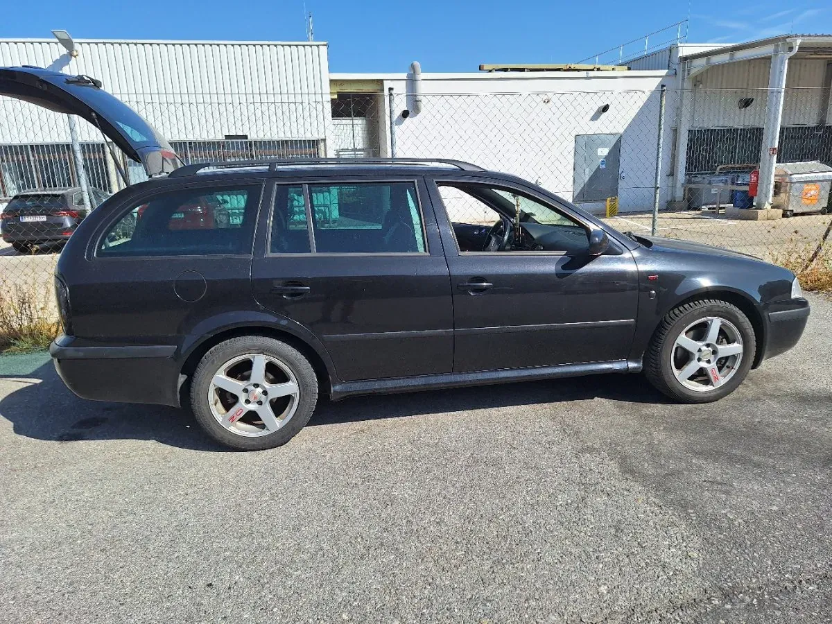 Skoda Octavia 2004 photo 2