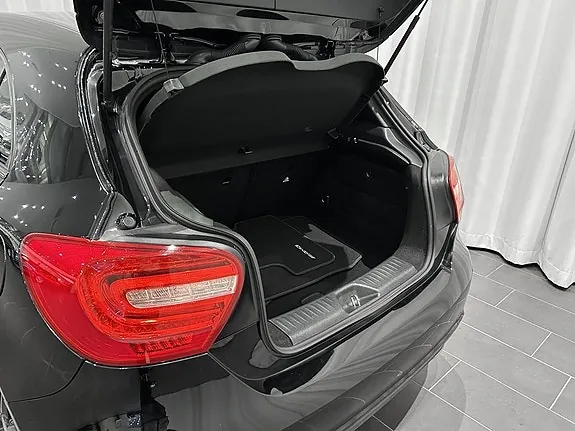 Mercedes-Benz A180 2015 photo 4