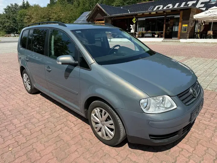 Volkswagen Touran 2006 photo 2