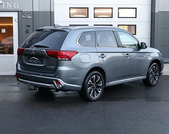 Mitsubishi Outlander 2017 photo 2