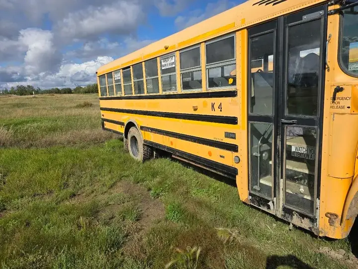 International School Bus 2006 photo 2