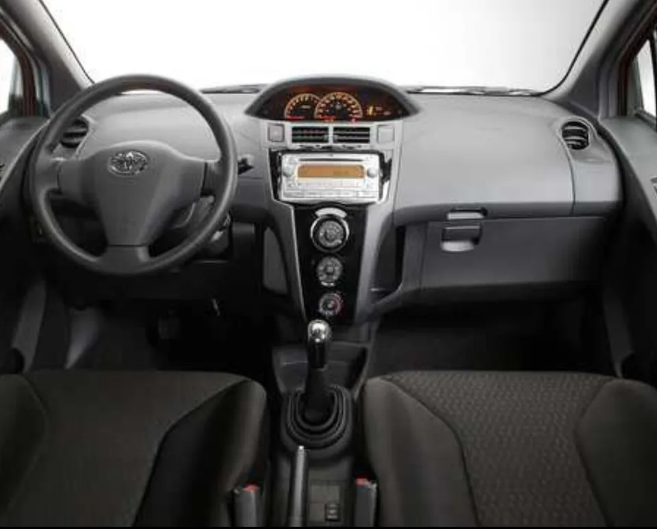 Toyota Yaris 2007 photo 2