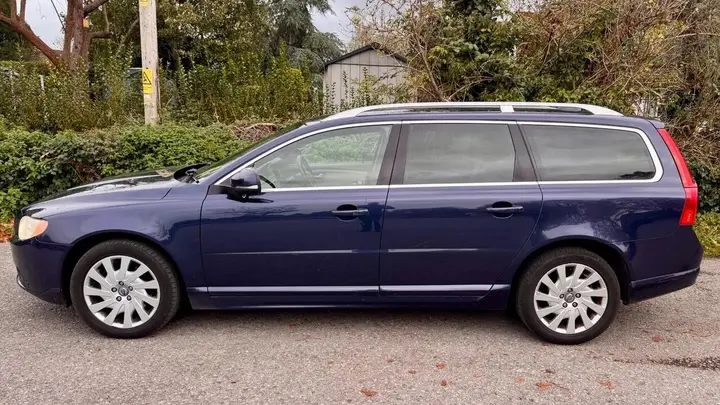 Volvo V70 2012 photo 2