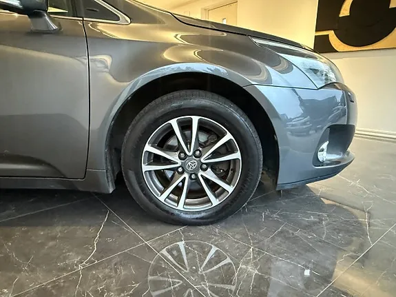 Toyota Avensis 2012 photo 3