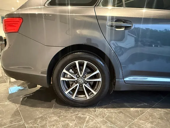 Toyota Avensis 2012 photo 4
