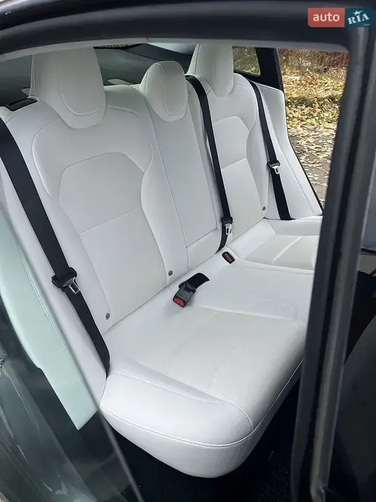 Tesla Model 3 2024 photo 5