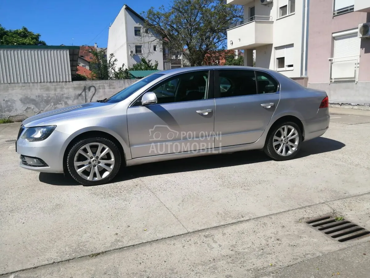 Skoda Superb 2014 photo 2