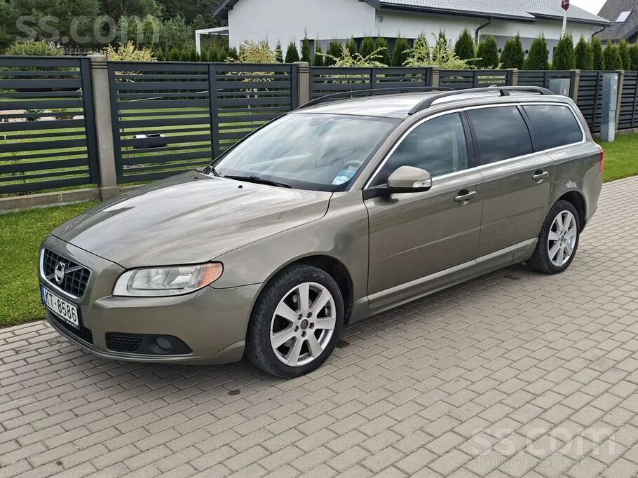 Volvo V70 2010 photo 2
