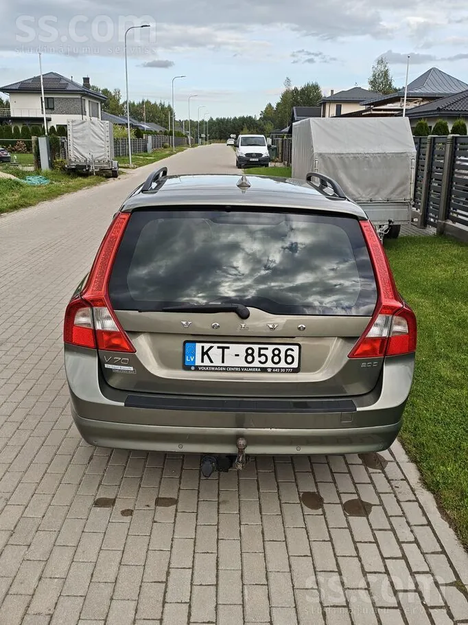 Volvo V70 2010 photo 4