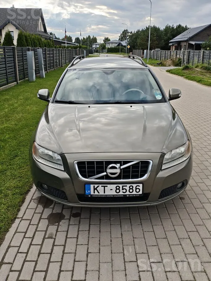 Volvo V70 2010 photo 3