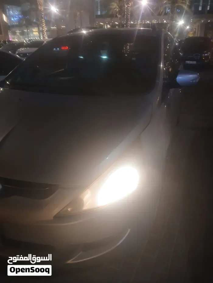 Mitsubishi Grandis 2008 photo 3