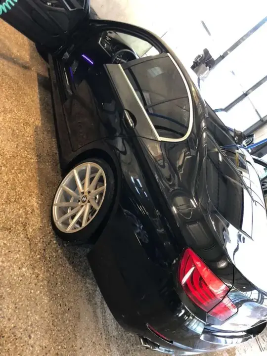 BMW 5 Series 2011 photo 2