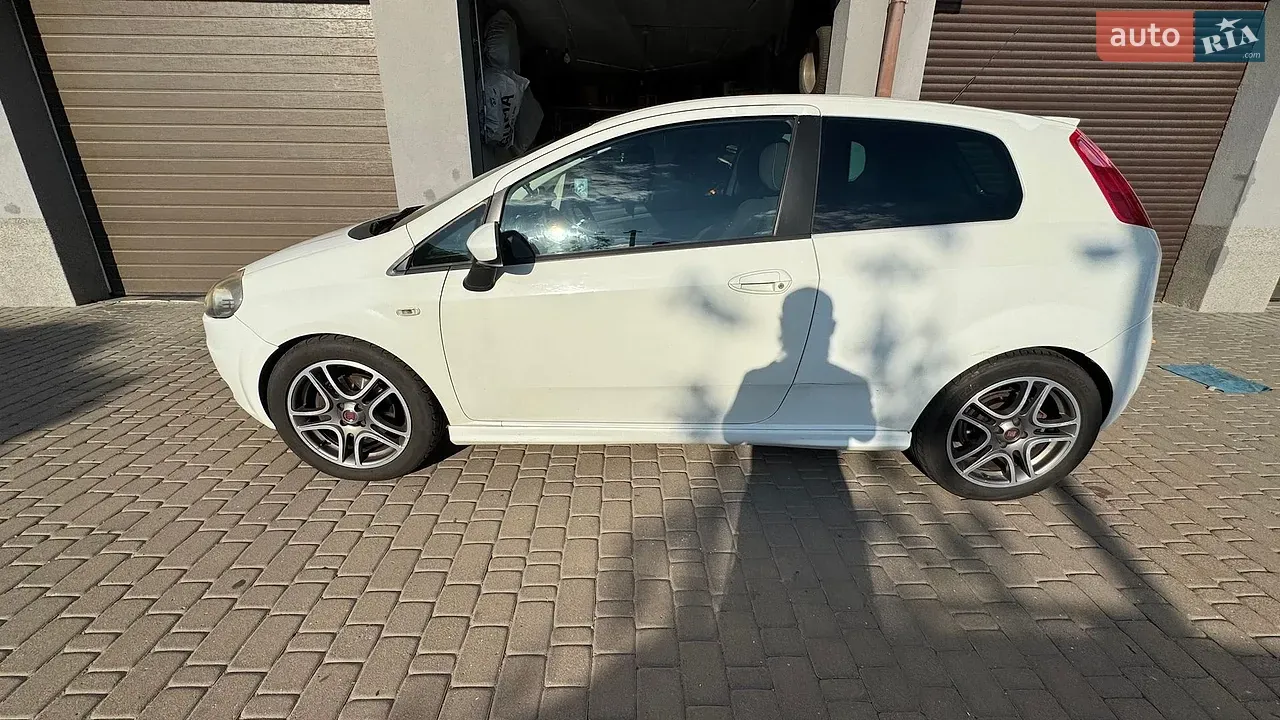Fiat Grande Punto 2009 photo 2