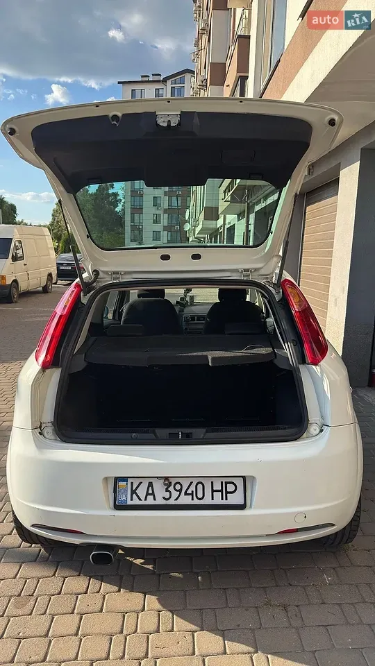 Fiat Grande Punto 2009 photo 3