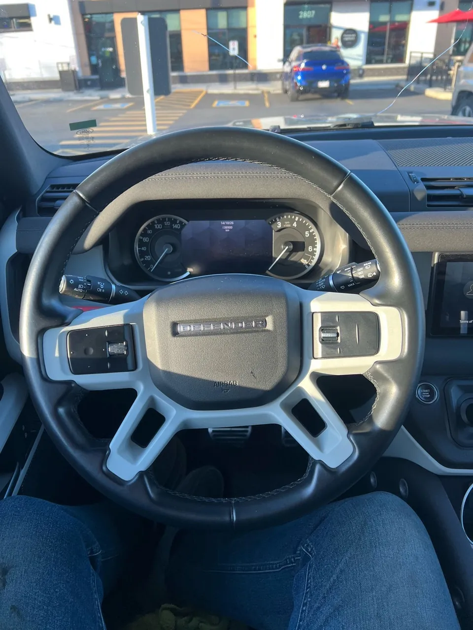 Land Rover Defender 2023 photo 2