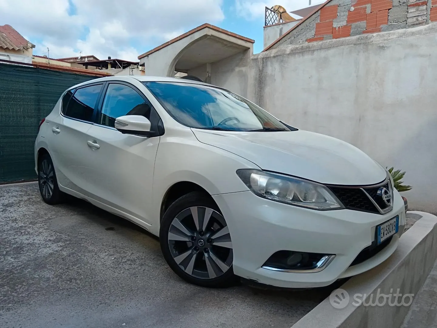 Nissan Pulsar 2014 photo 2