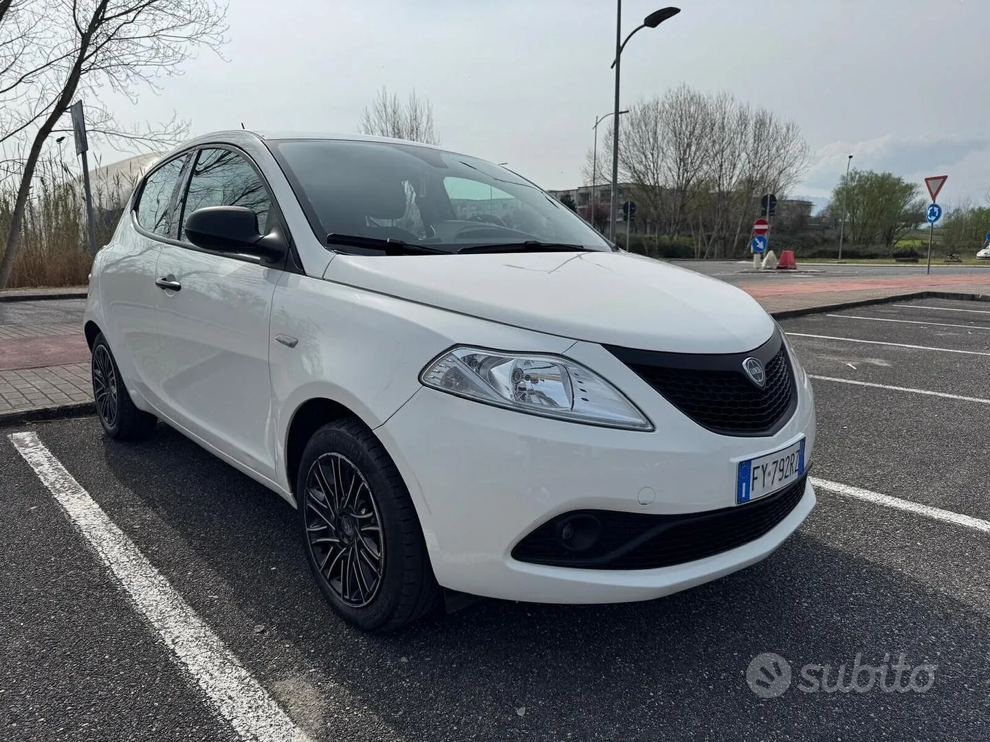 Lancia Ypsilon