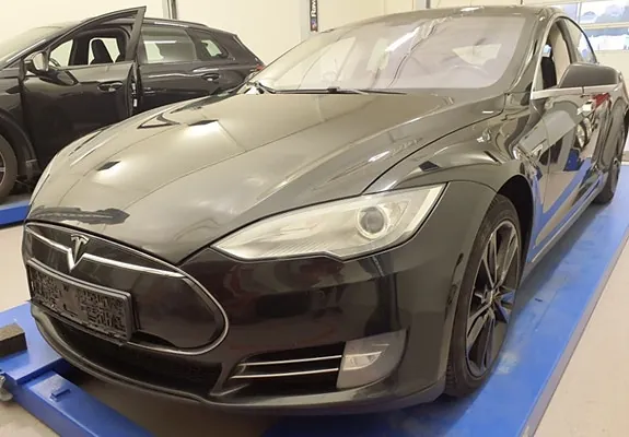 Tesla Model S 2014 photo 2