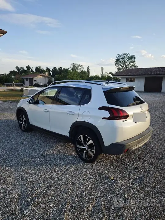 Peugeot 2008 2017 photo 2