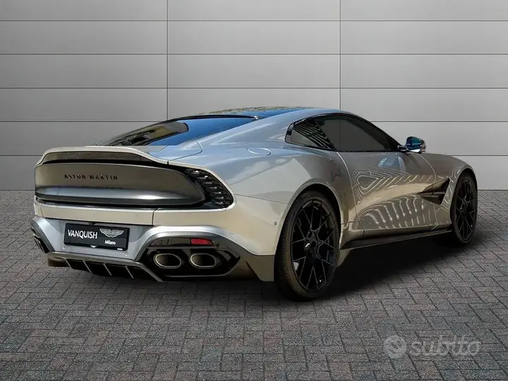 Aston Martin Vanquish photo 2
