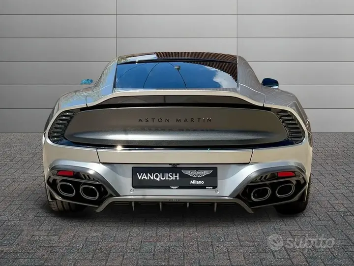 Aston Martin Vanquish photo 4