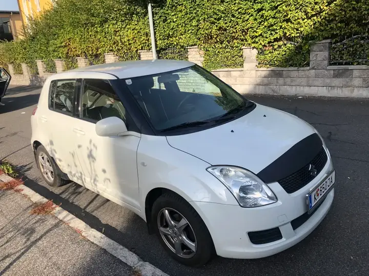 Suzuki Swift 2010 photo 2
