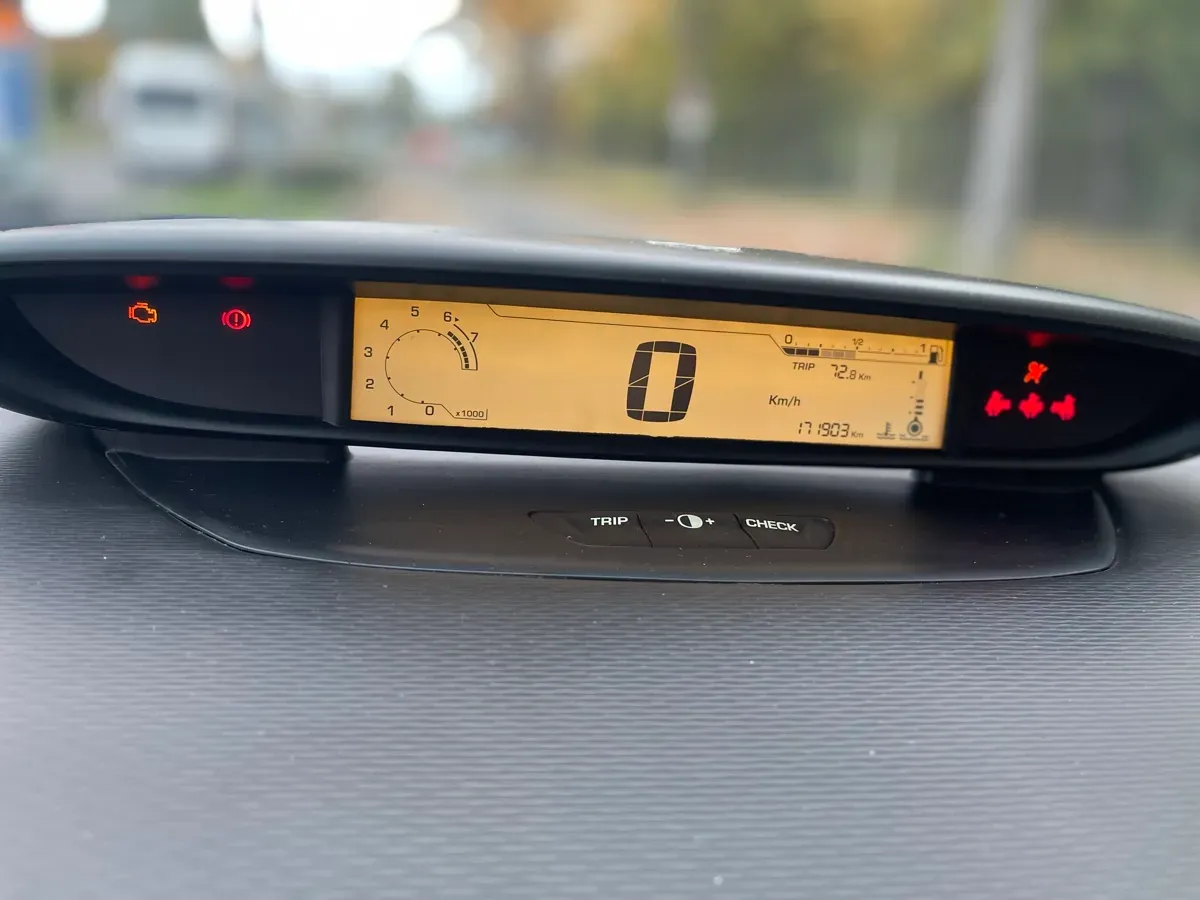 Citroen C4 2009 photo 2
