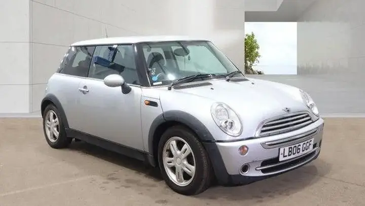 Mini Hatch 2006 photo 2