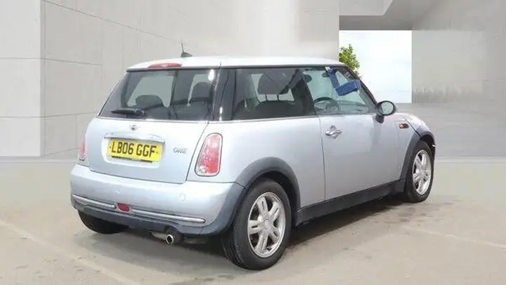 Mini Hatch 2006 photo 4