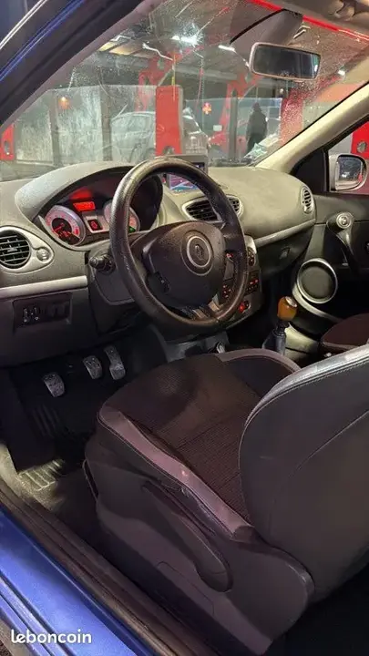 Renault Clio 2010 photo 3