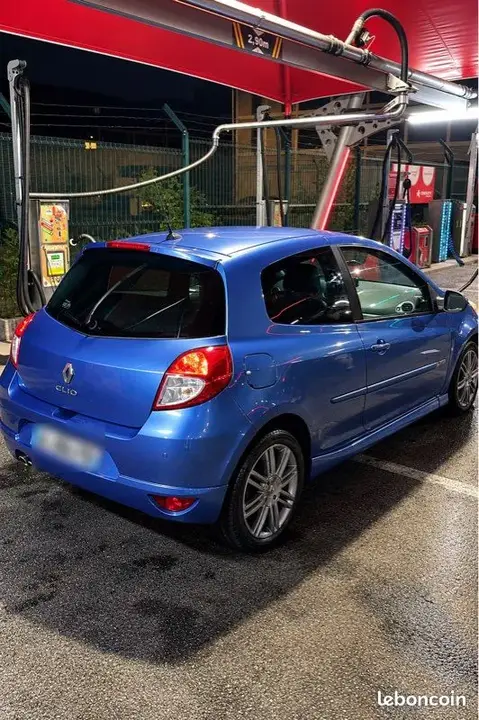 Renault Clio 2010 photo 2