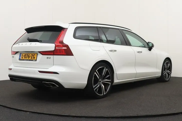 Volvo V60 2021 photo 2
