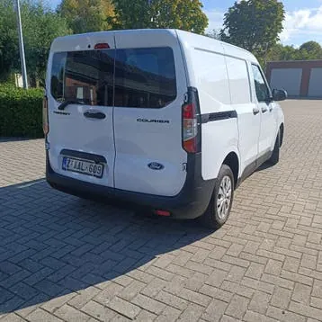 Ford Transit Courier 2024 photo 3