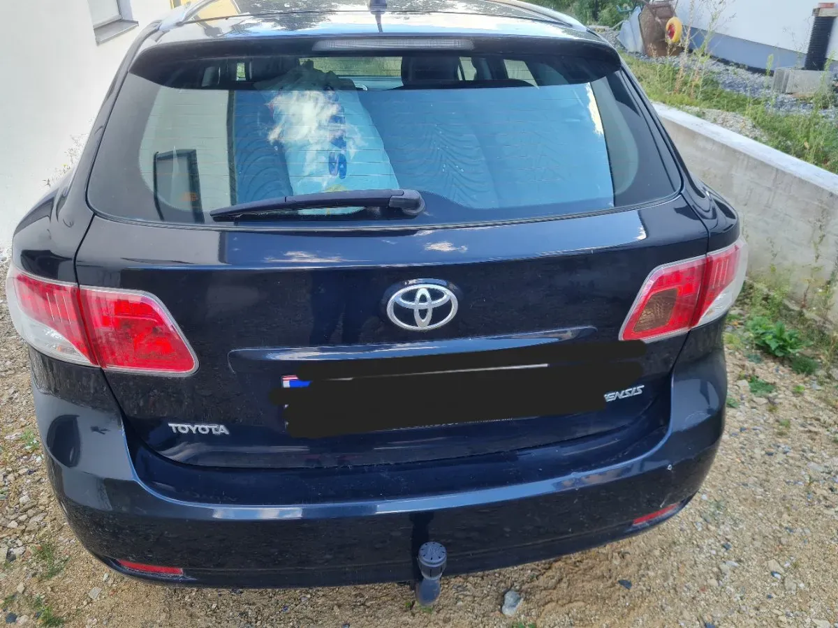 Toyota Avensis 2012 photo 2