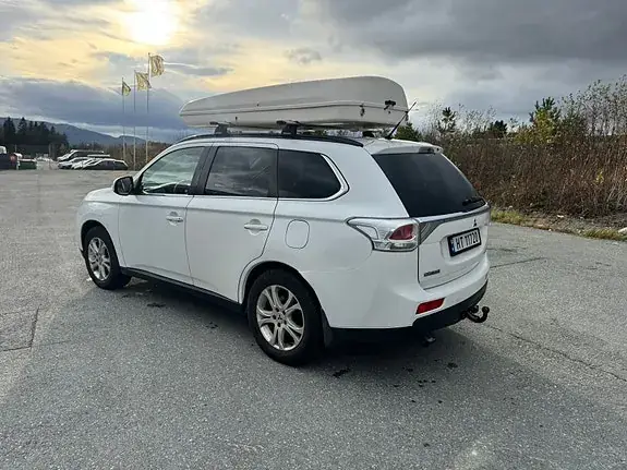 Mitsubishi Outlander 2013 photo 2