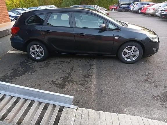 Opel Astra 2012 photo 4
